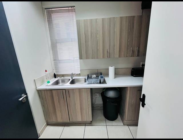 558M² OFFICE FOR SALE IN FOURWAYS